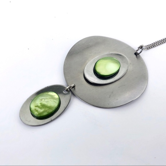 Green Shell & Silver Metal Artsy Necklace - Picture 9 of 10